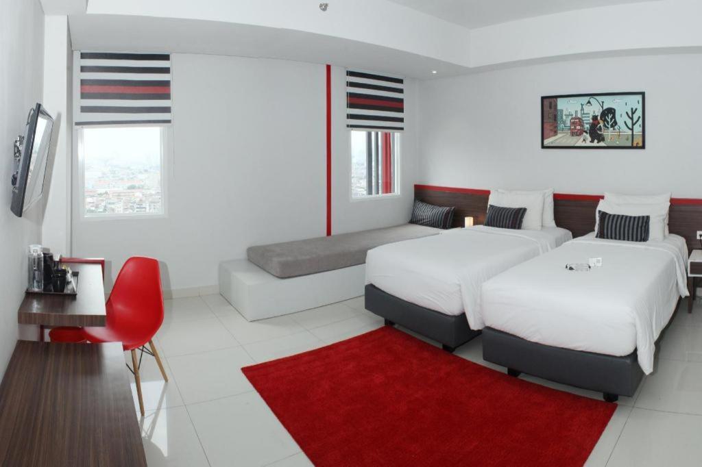 Hi Hotel Senen Джакарта Экстерьер фото
