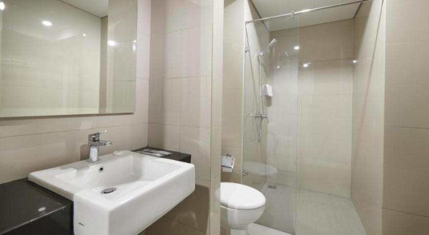 Hi Hotel Senen Джакарта Экстерьер фото